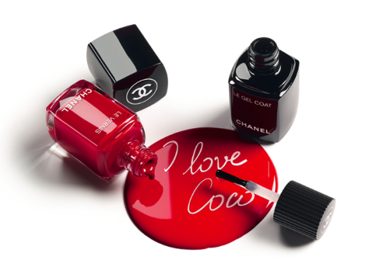 Chanel Le Vernis Nail Collection look1